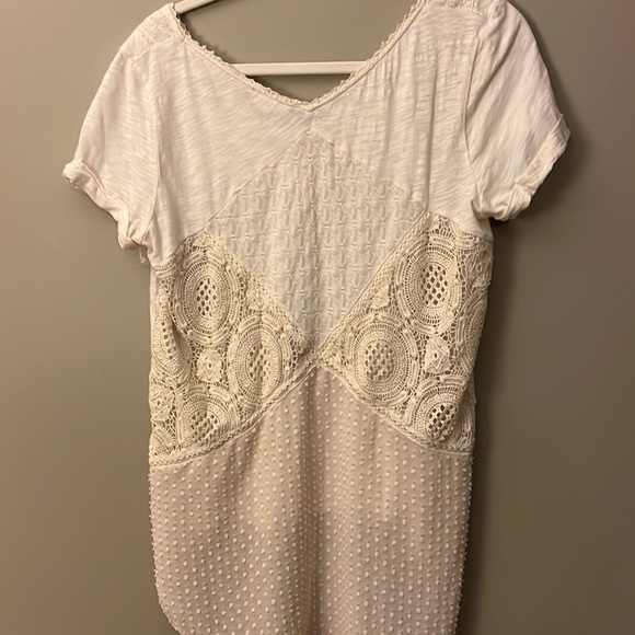 Meadow Rose v neck tee with detail - Picture 3 of 4